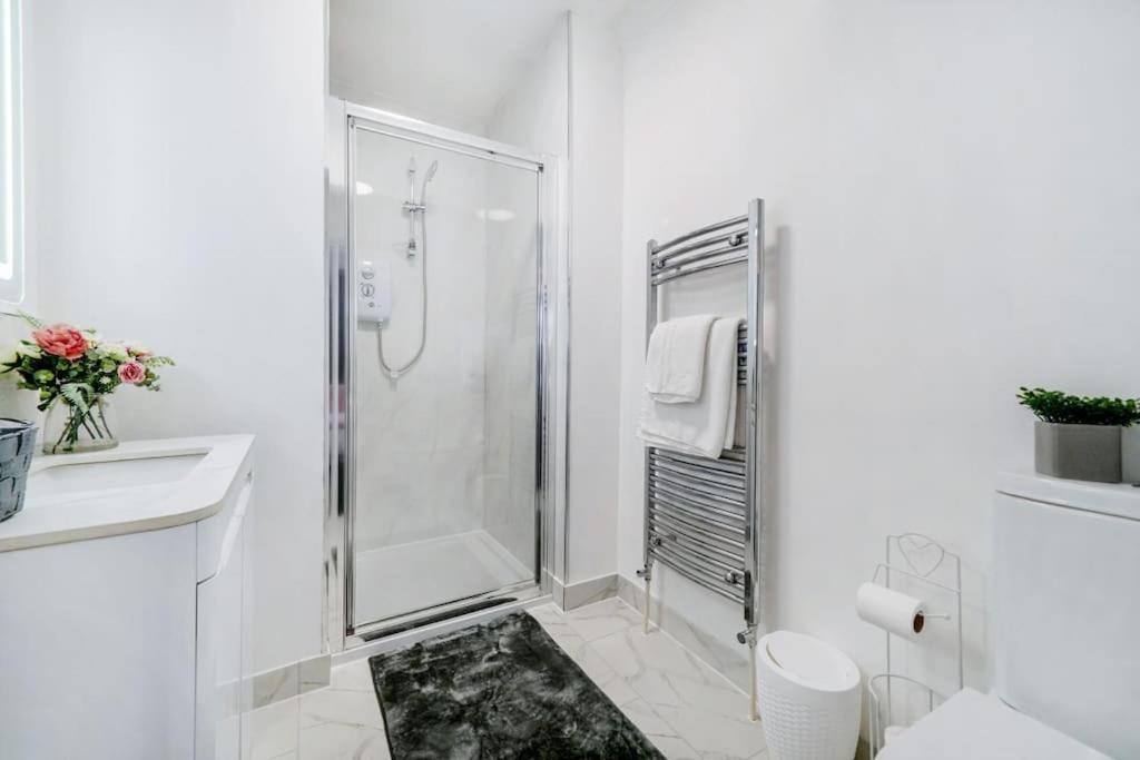 2 Bed Garden Flat Sleeps 6 Close To Brixton *