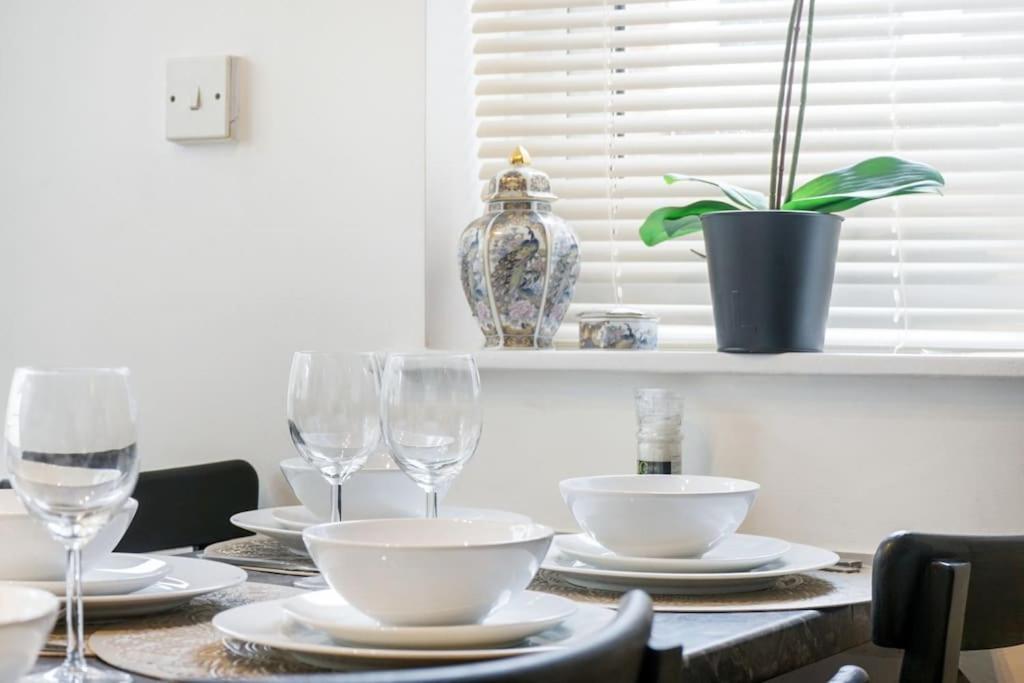 2 Bed Garden Flat Sleeps 6 Close To Brixton *
