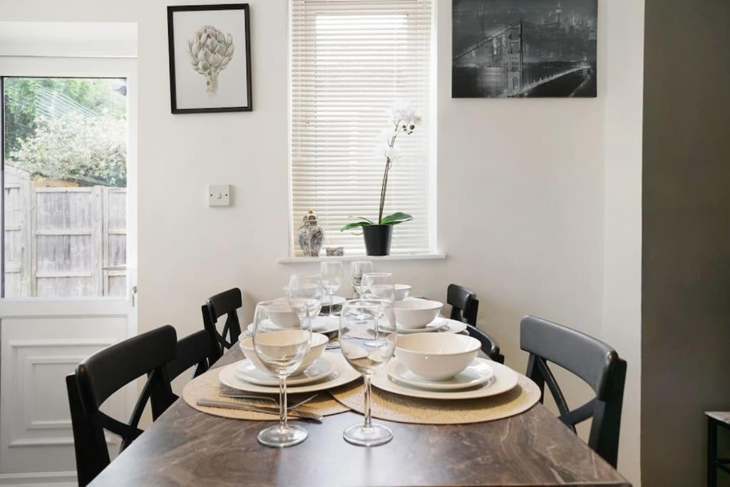 2 Bed Garden Flat Sleeps 6 Close To Brixton